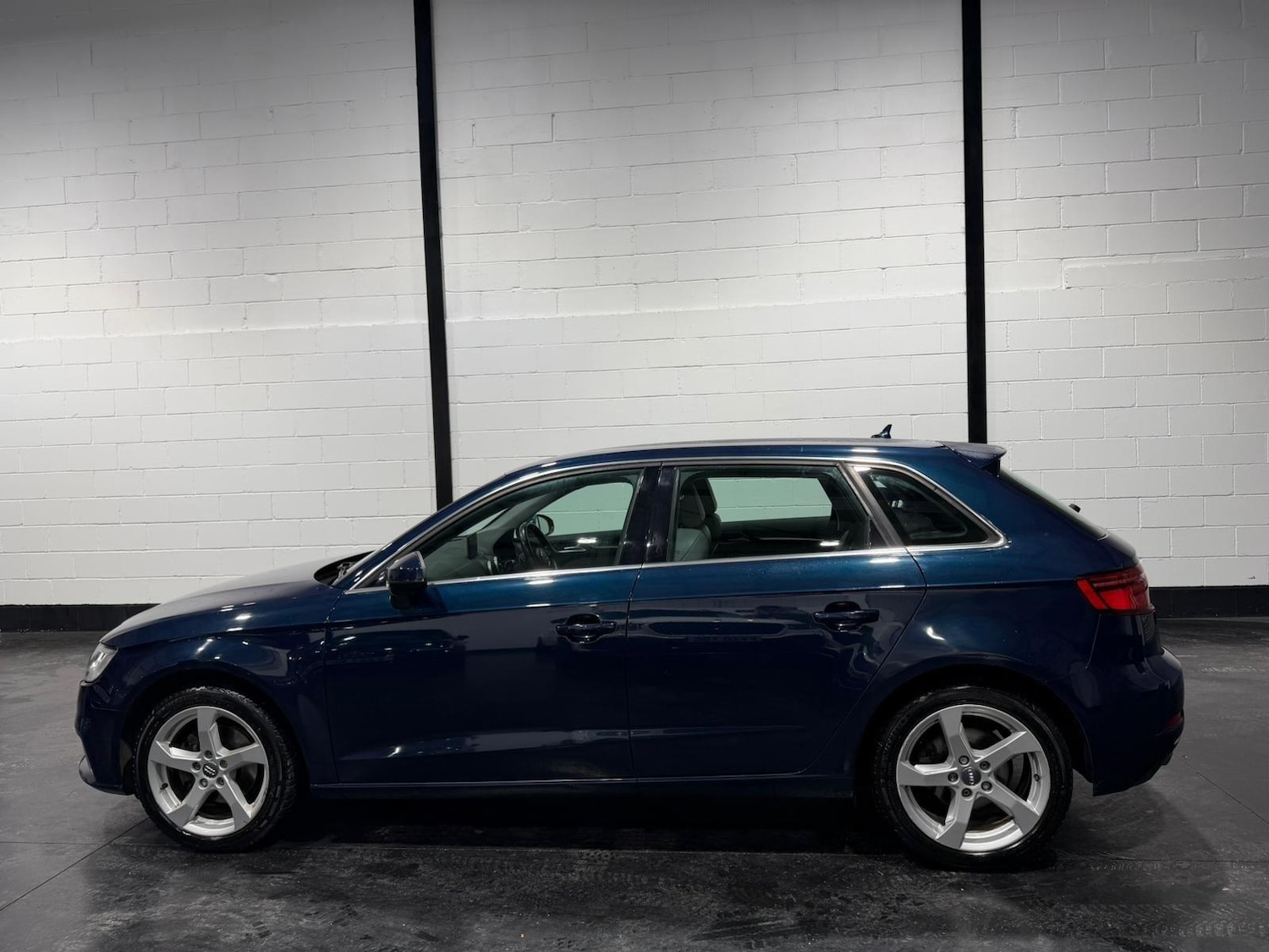 Used Audi A3 2017 for sale - 77202578: Photo 4