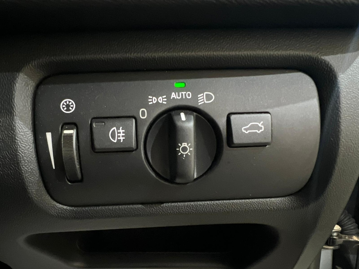 Used Volvo V40 2014 for sale - 76991421: Photo 24