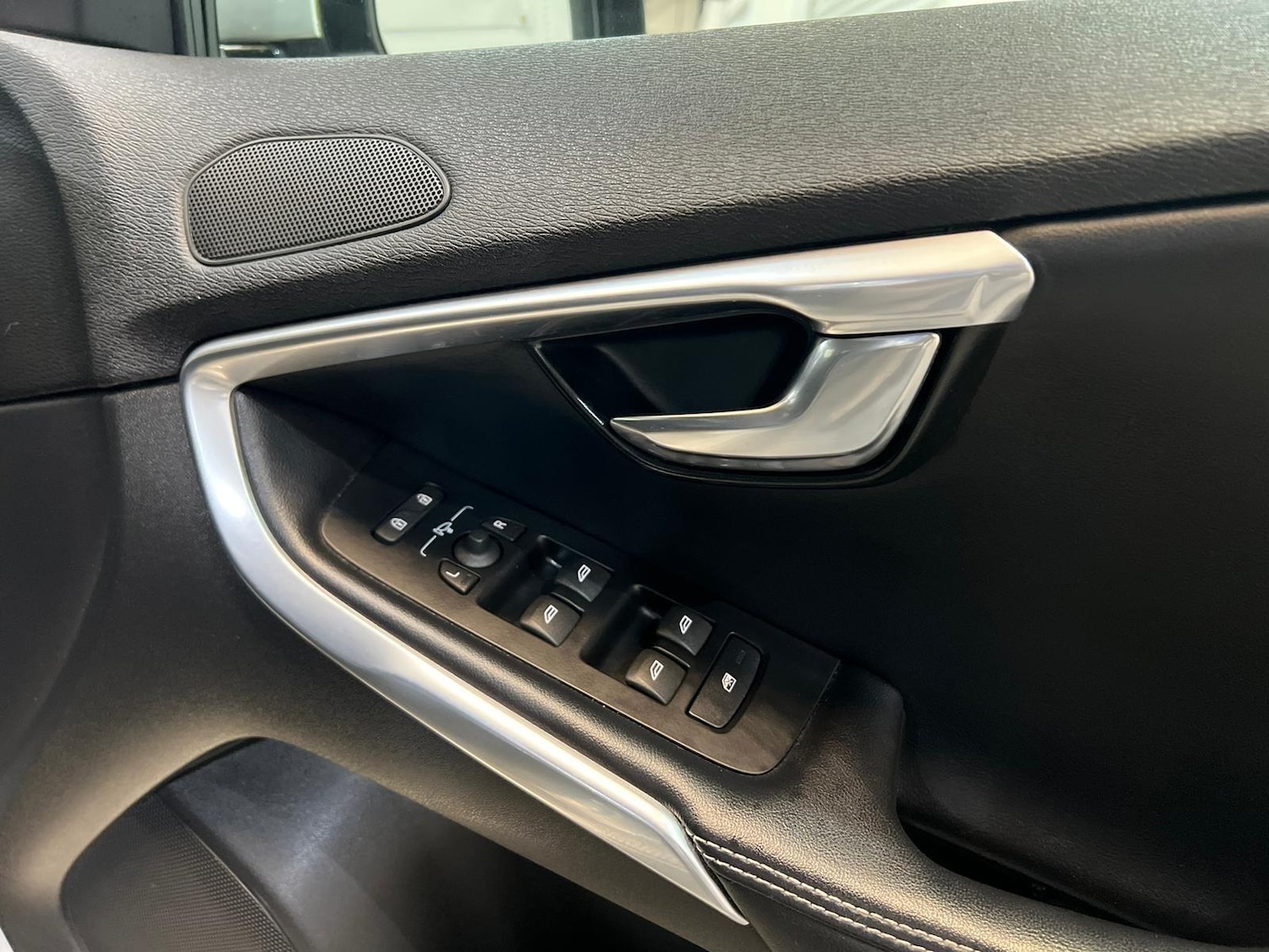 Used Volvo V40 2014 for sale - 76991421: Photo 44