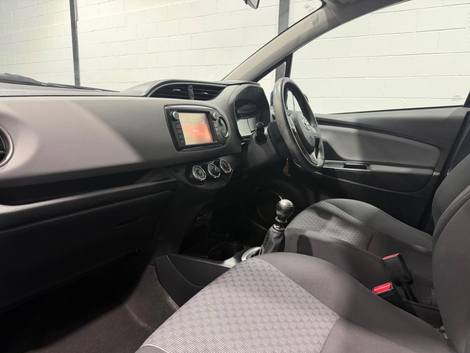 Used Toyota Yaris 2015 for sale - 77455069: Photo 13