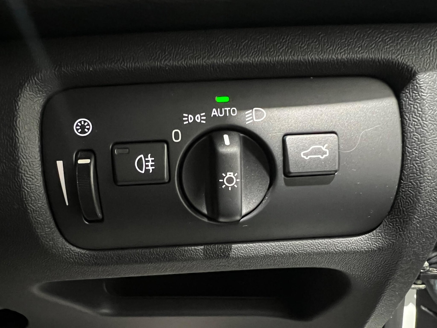 Used Volvo V40 2016 for sale - 76284003: Photo 18