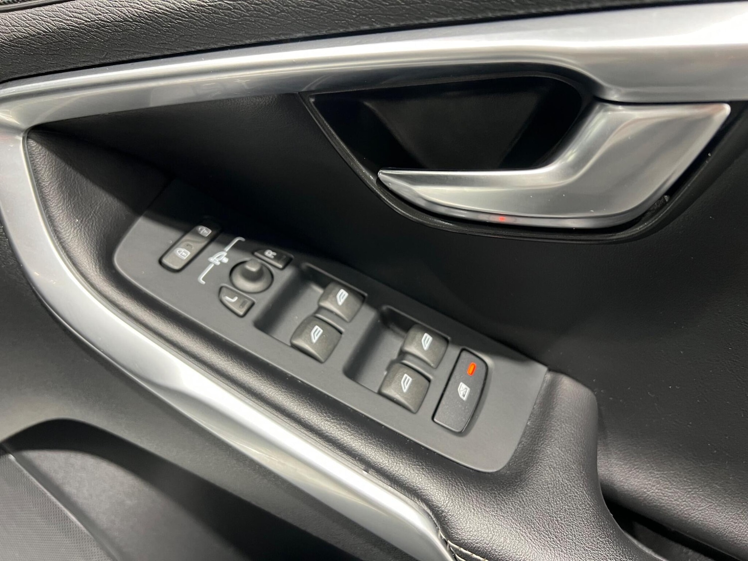 Used Volvo V40 2016 for sale - 76284003: Photo 29