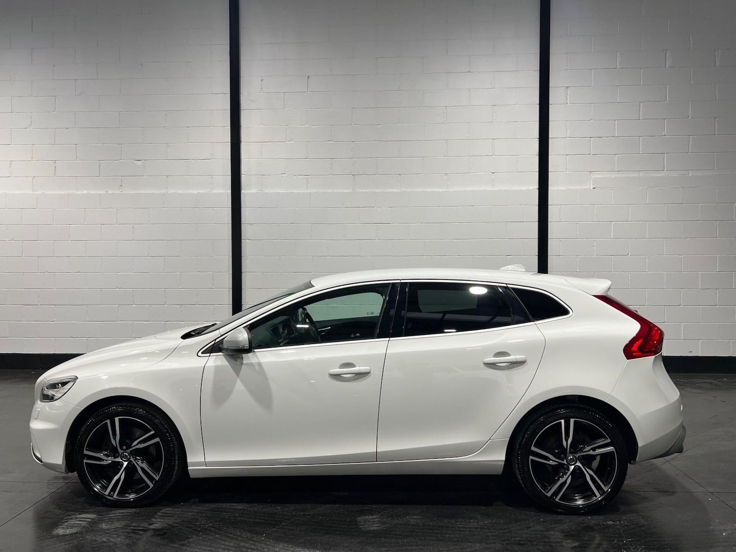 Used Volvo V40 2016 for sale - 76284003: Photo 8