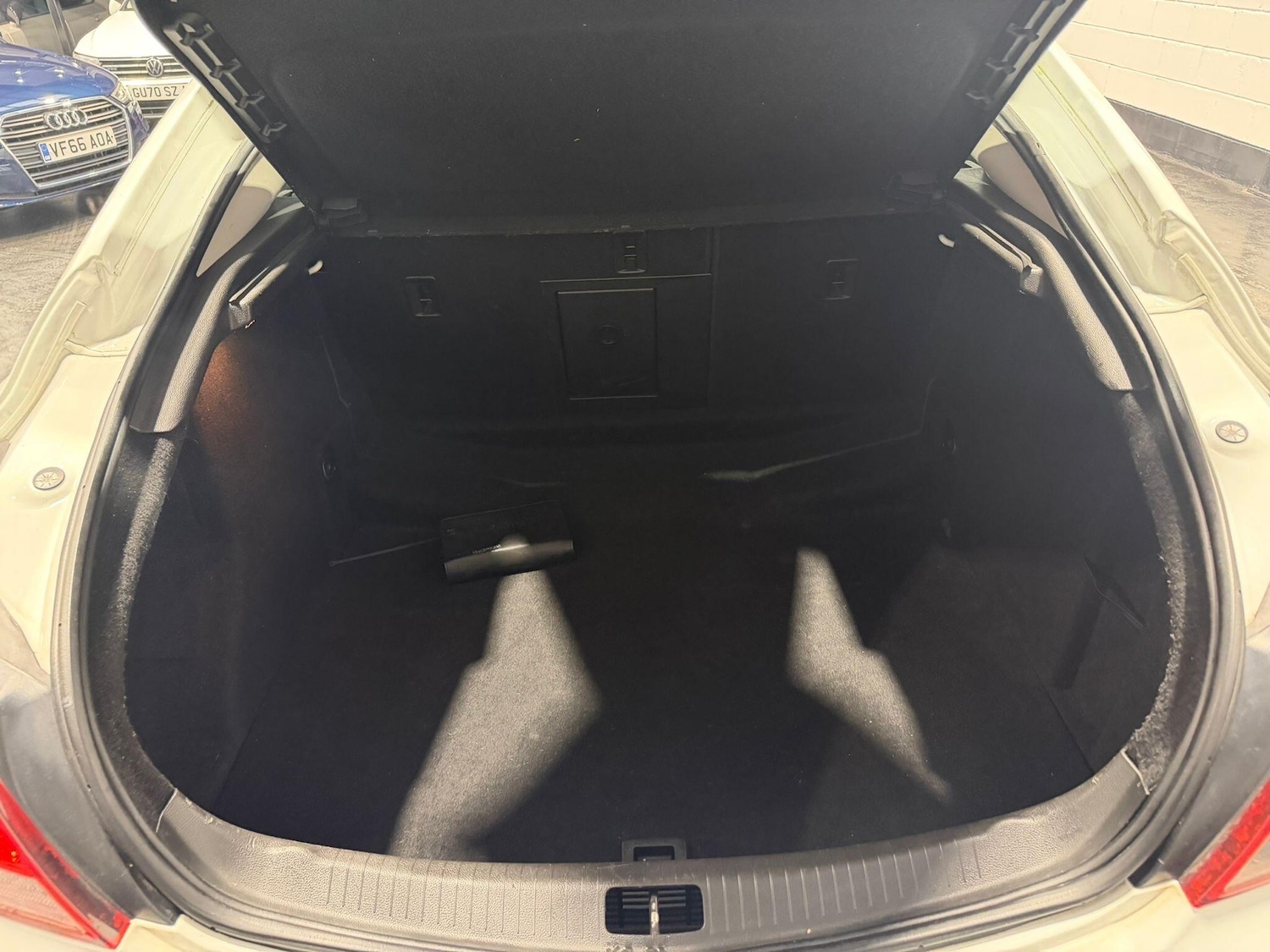 Used Vauxhall Insignia 2011 for sale - 77670356: Photo 27