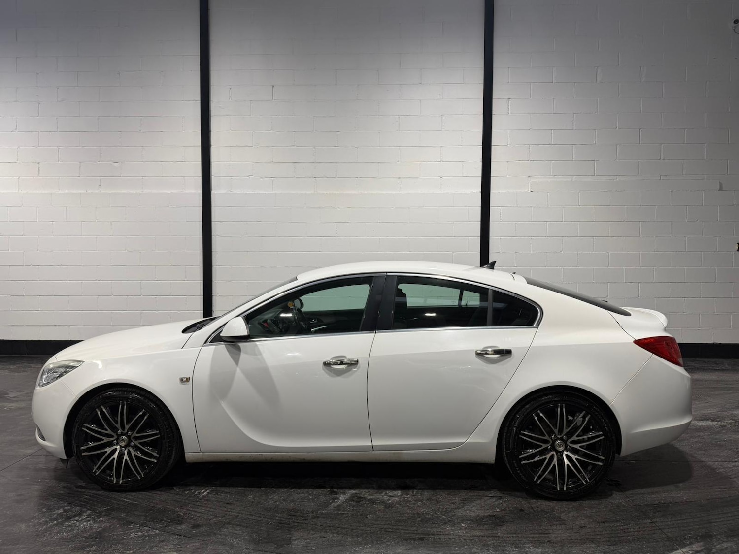 Used Vauxhall Insignia 2011 for sale - 77670356: Photo 8