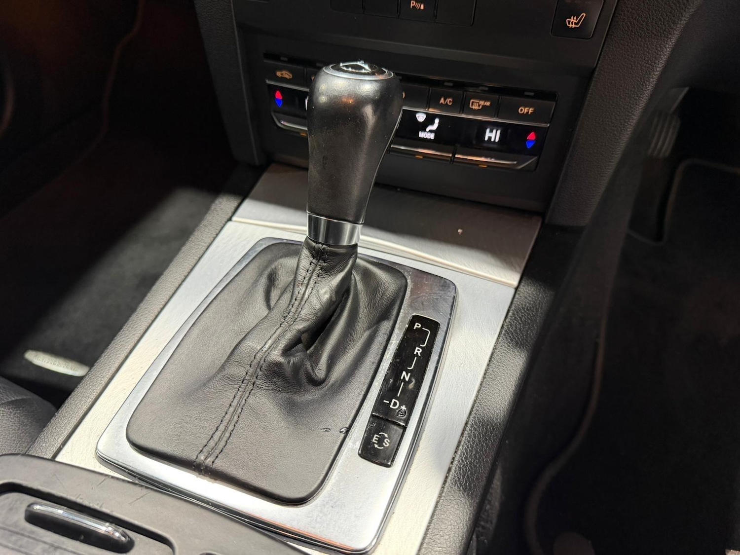 Used Mercedes-Benz E Class 2011 for sale - 77523863: Photo 14