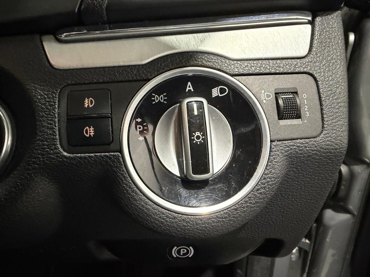 Used Mercedes-Benz E Class 2011 for sale - 77523863: Photo 21