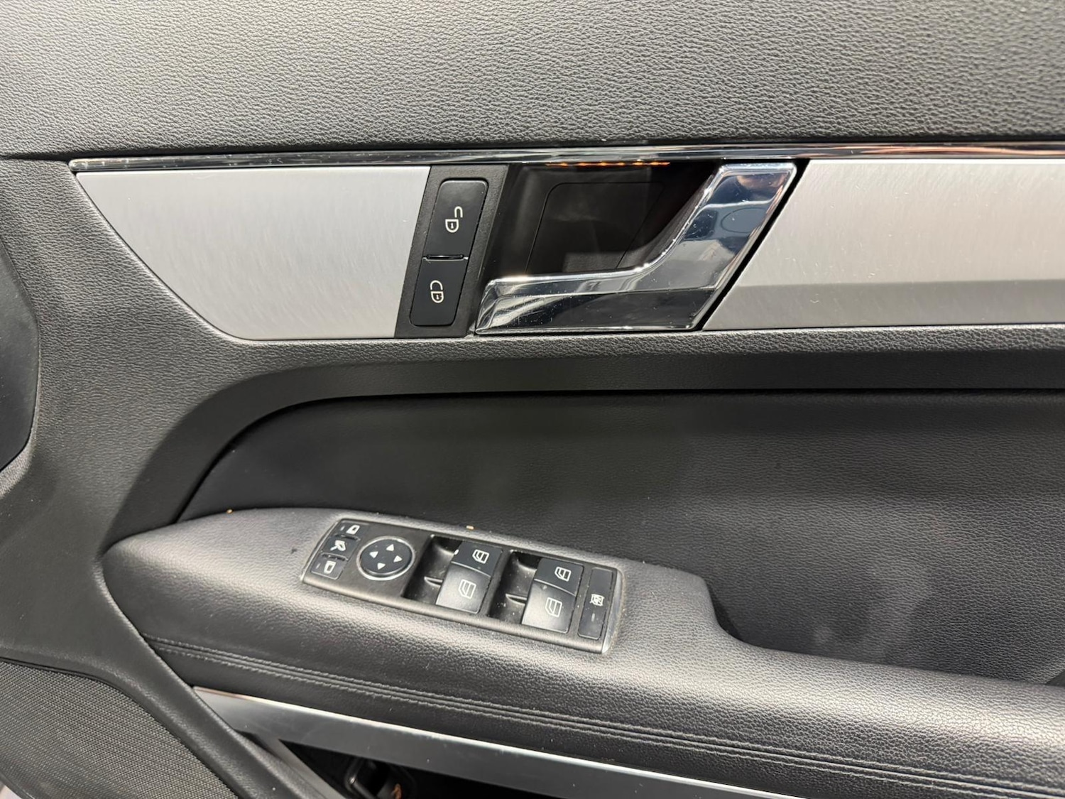 Used Mercedes-Benz E Class 2011 for sale - 77523863: Photo 22