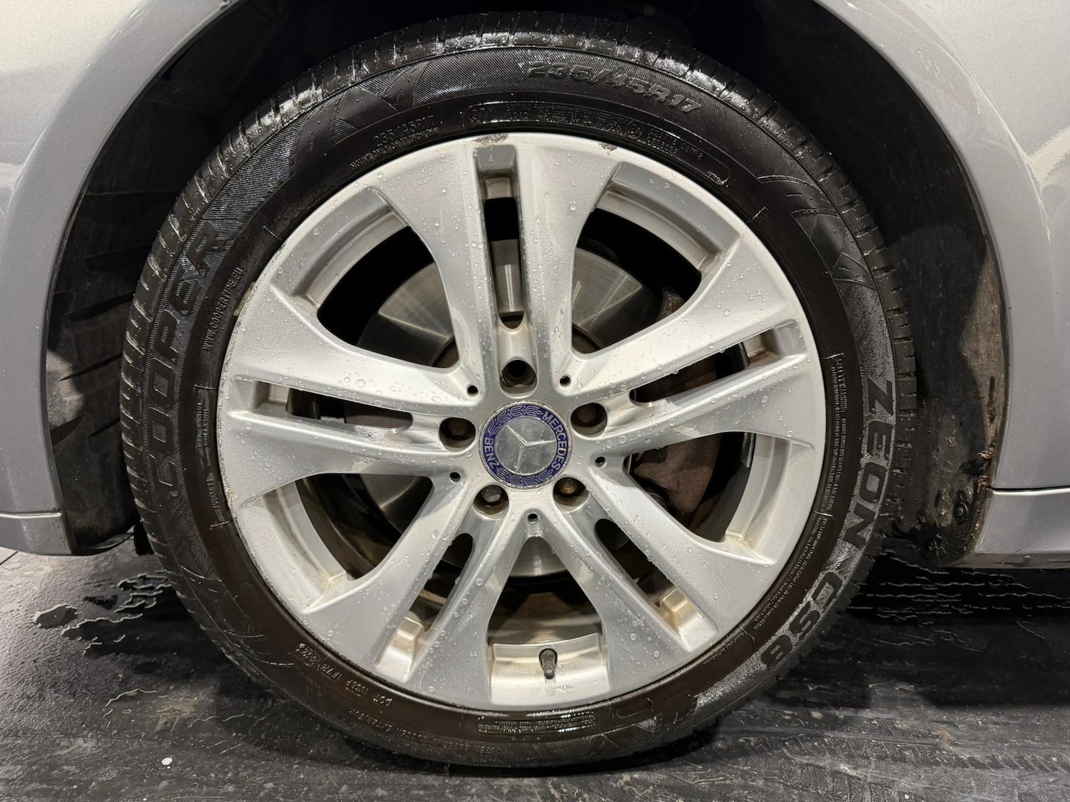 Used Mercedes-Benz E Class 2011 for sale - 77523863: Photo 25