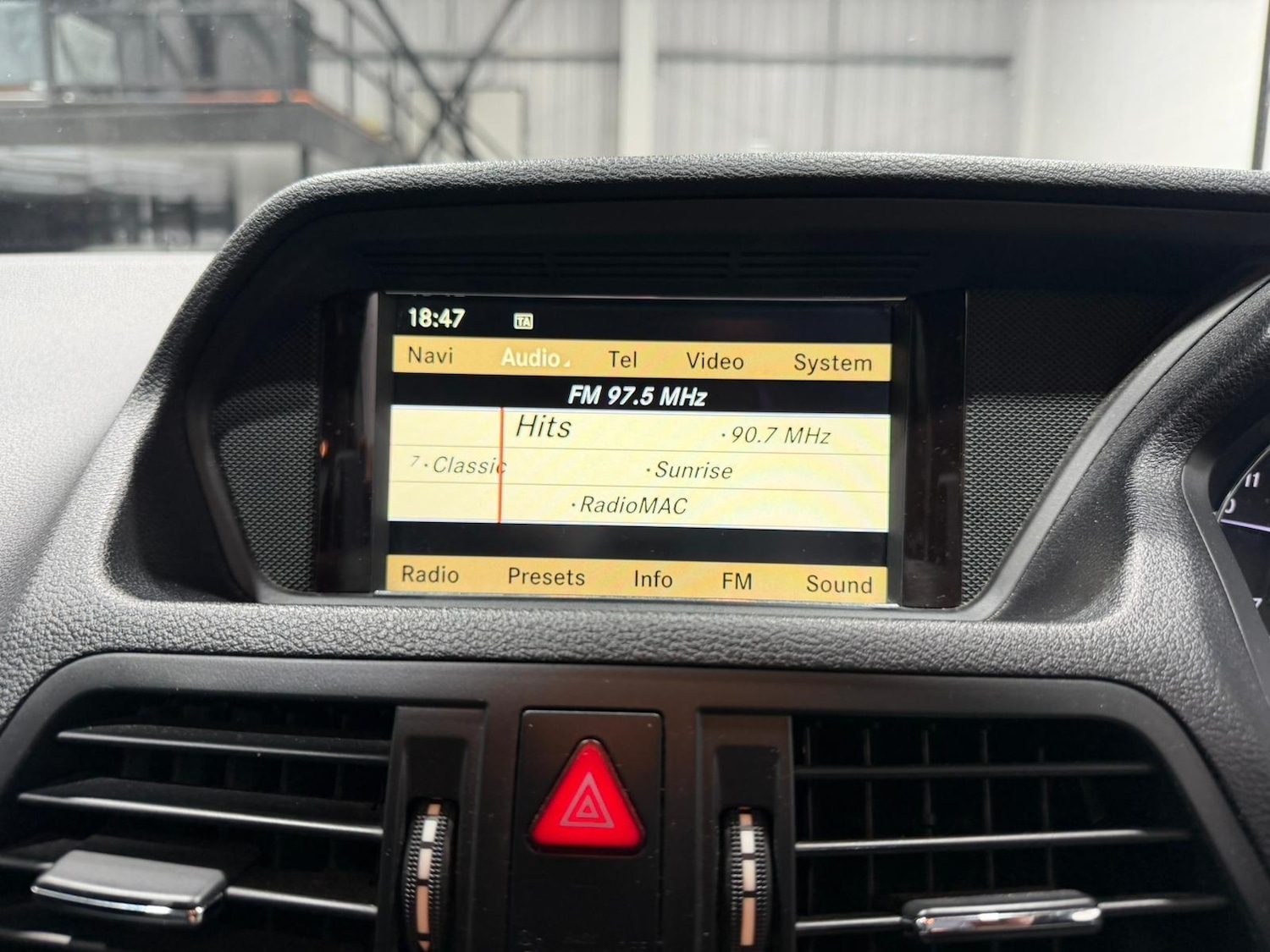 Used Mercedes-Benz E Class 2011 for sale - 77523863: Photo 28