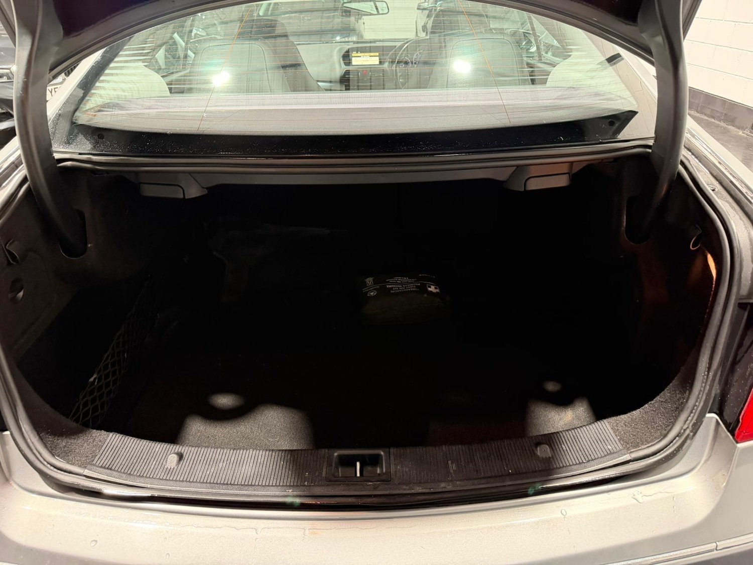 Used Mercedes-Benz E Class 2011 for sale - 77523863: Photo 31