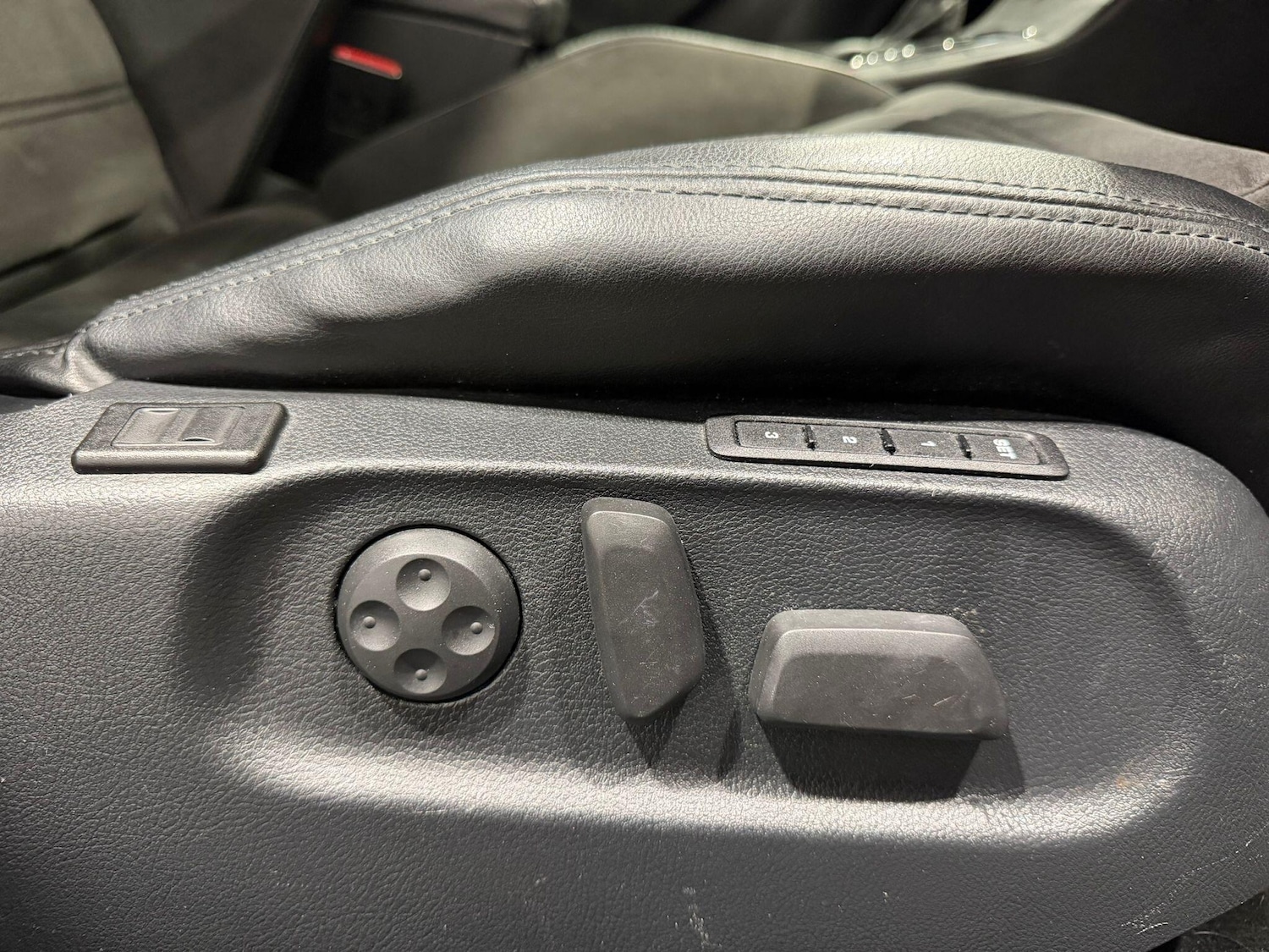 Used Volkswagen Passat for sale - 77441349: Photo 24