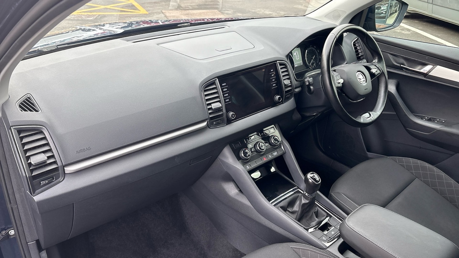 Used Skoda Karoq 2021 for sale - 76707644: Photo 2