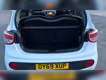 Used Hyundai i10 2019 for sale - 77777447: Photo