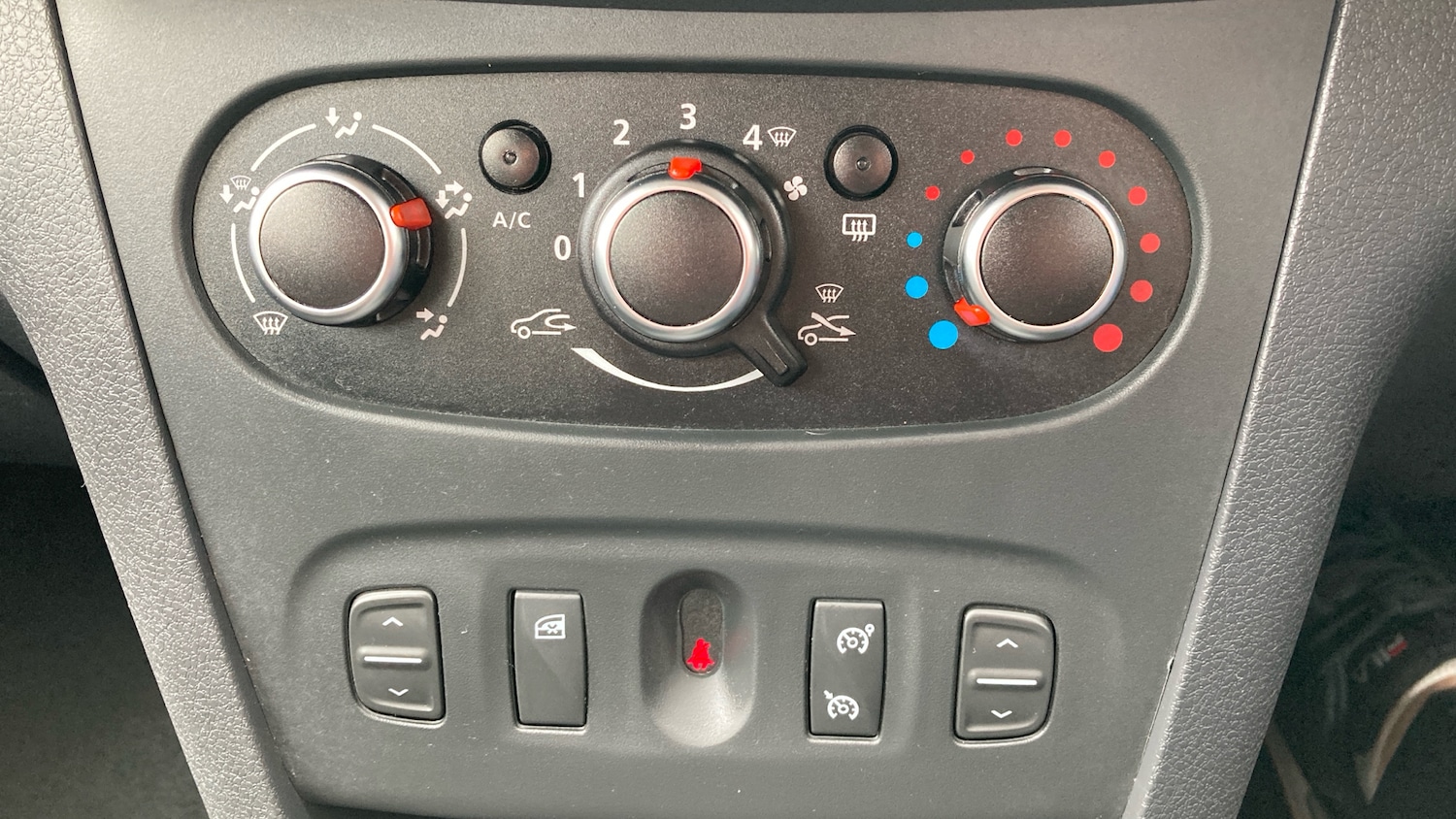 Used Dacia Sandero Stepway 2018 for sale - 76682266: Photo 21