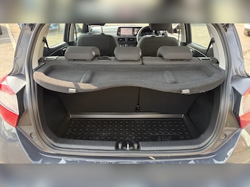 Used Hyundai i10 2023 for sale - 79292858: Photo