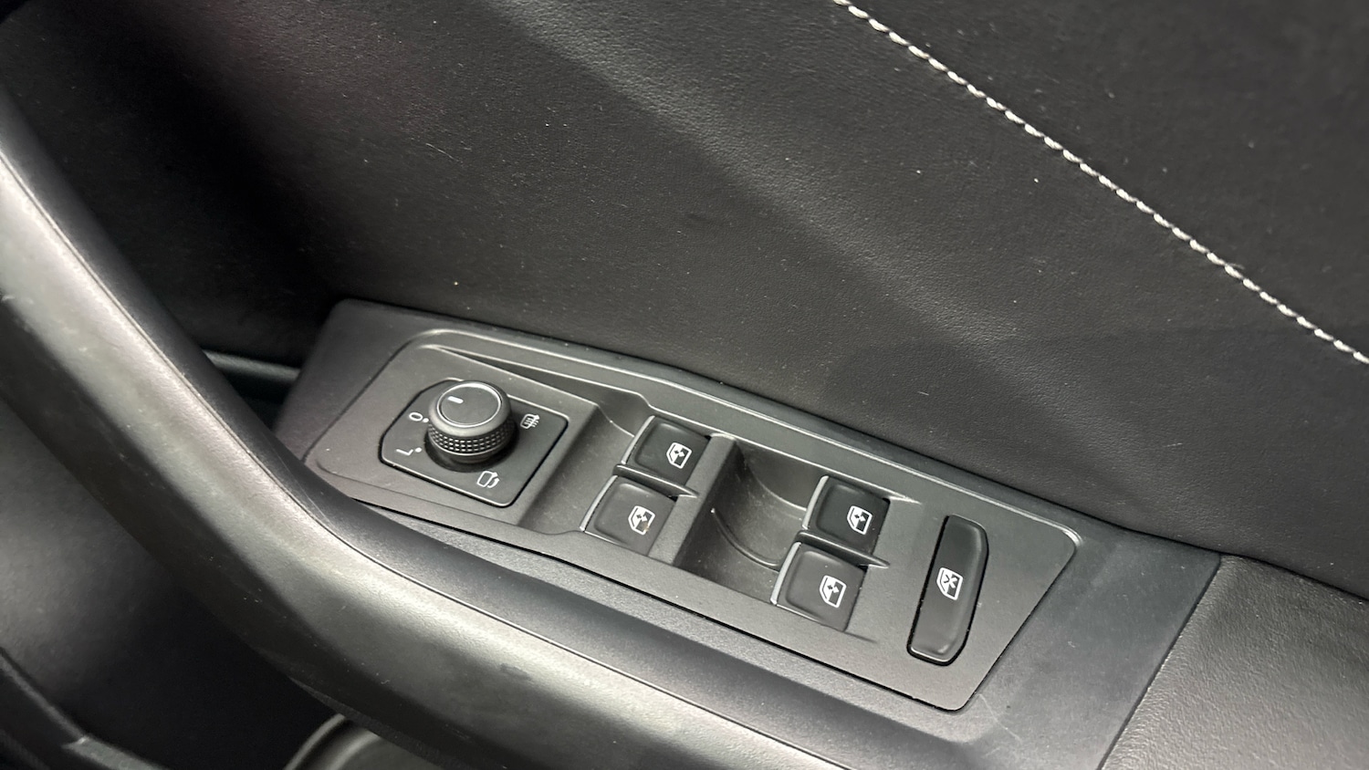 Used Volkswagen T-Roc 2023 for sale - 78084348: Photo 30