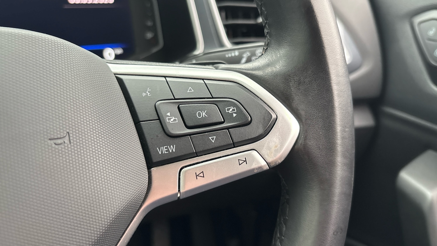 Used Volkswagen T-Roc 2023 for sale - 78084348: Photo 31