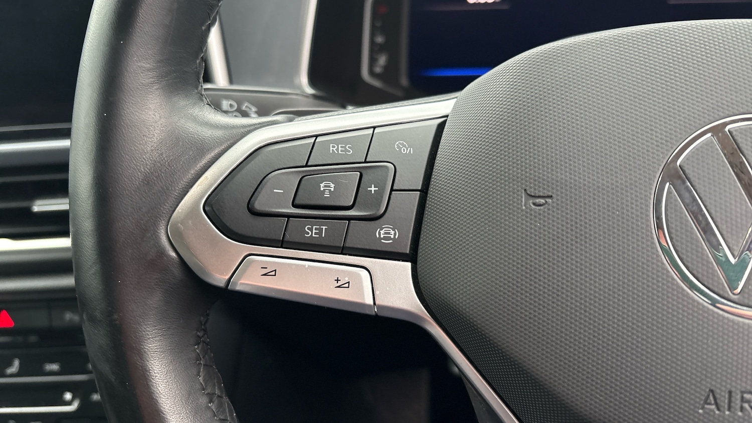 Used Volkswagen T-Roc 2023 for sale - 78084348: Photo 32