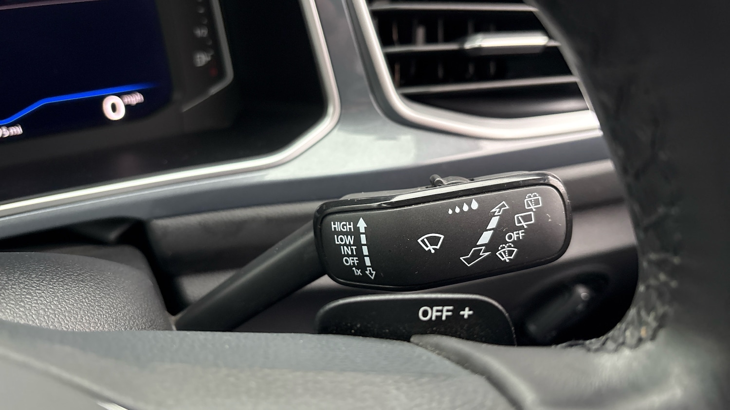 Used Volkswagen T-Roc 2023 for sale - 78084348: Photo 33