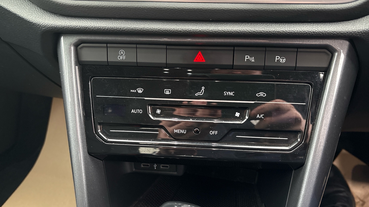 Used Volkswagen T-Roc 2023 for sale - 78084348: Photo 35