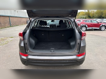 Used Hyundai TUCSON 2017 for sale - 76253117: Photo 4