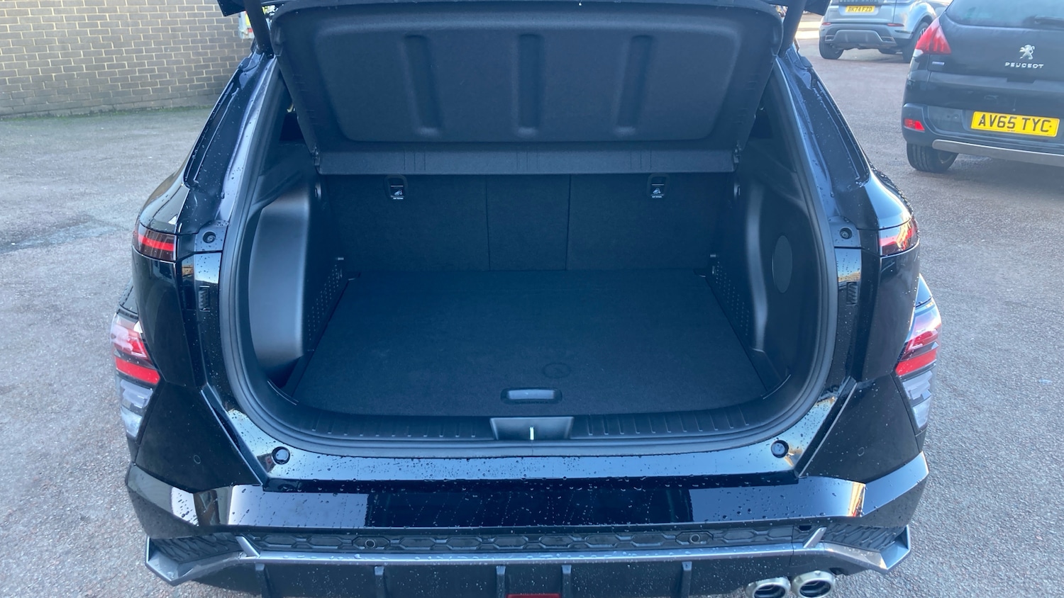 Used Hyundai KONA 2025 for sale - 77337524: Photo 4