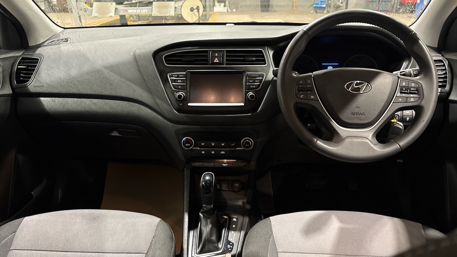 Used Hyundai i20 2018 for sale - 77417324: Photo 10