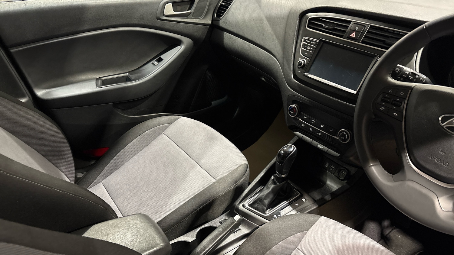 Used Hyundai i20 2018 for sale - 77417324: Photo 14