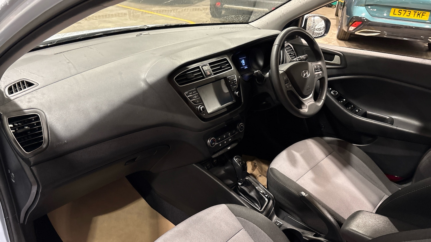 Used Hyundai i20 2018 for sale - 77417324: Photo 9