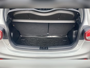 Used Hyundai i10 2017 for sale - 77493160: Photo