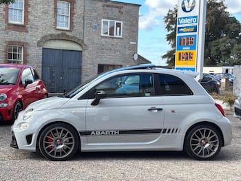 Used Abarth 695 2022 for sale - 79792349: Photo