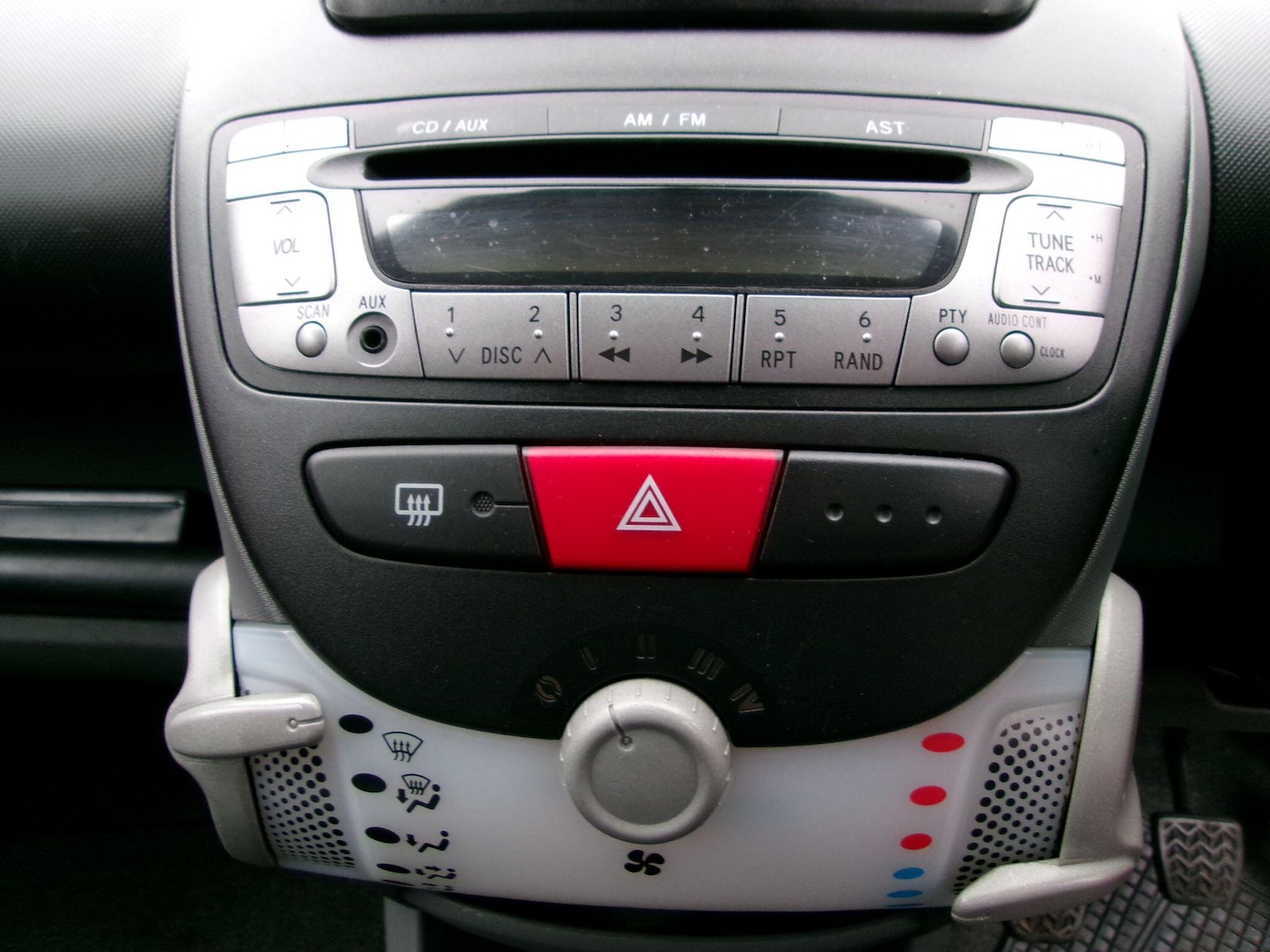 Used Toyota AYGO 2011 for sale - 76472444: Photo 10