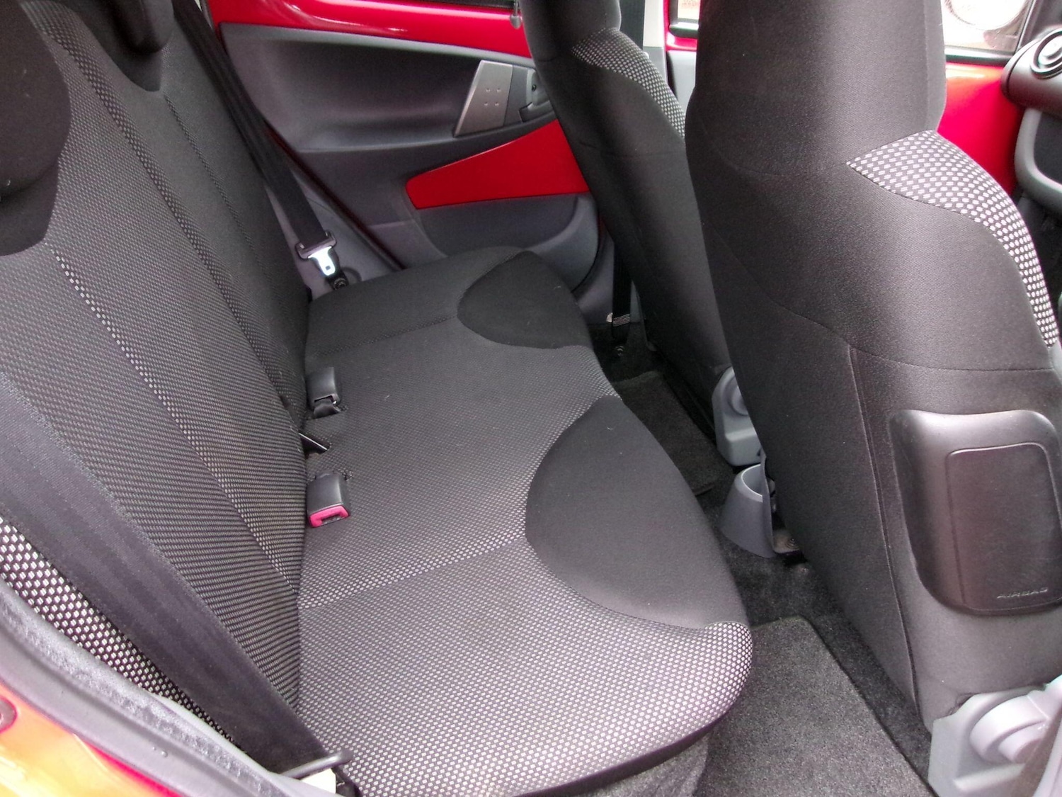 Used Toyota AYGO 2011 for sale - 76472444: Photo 14