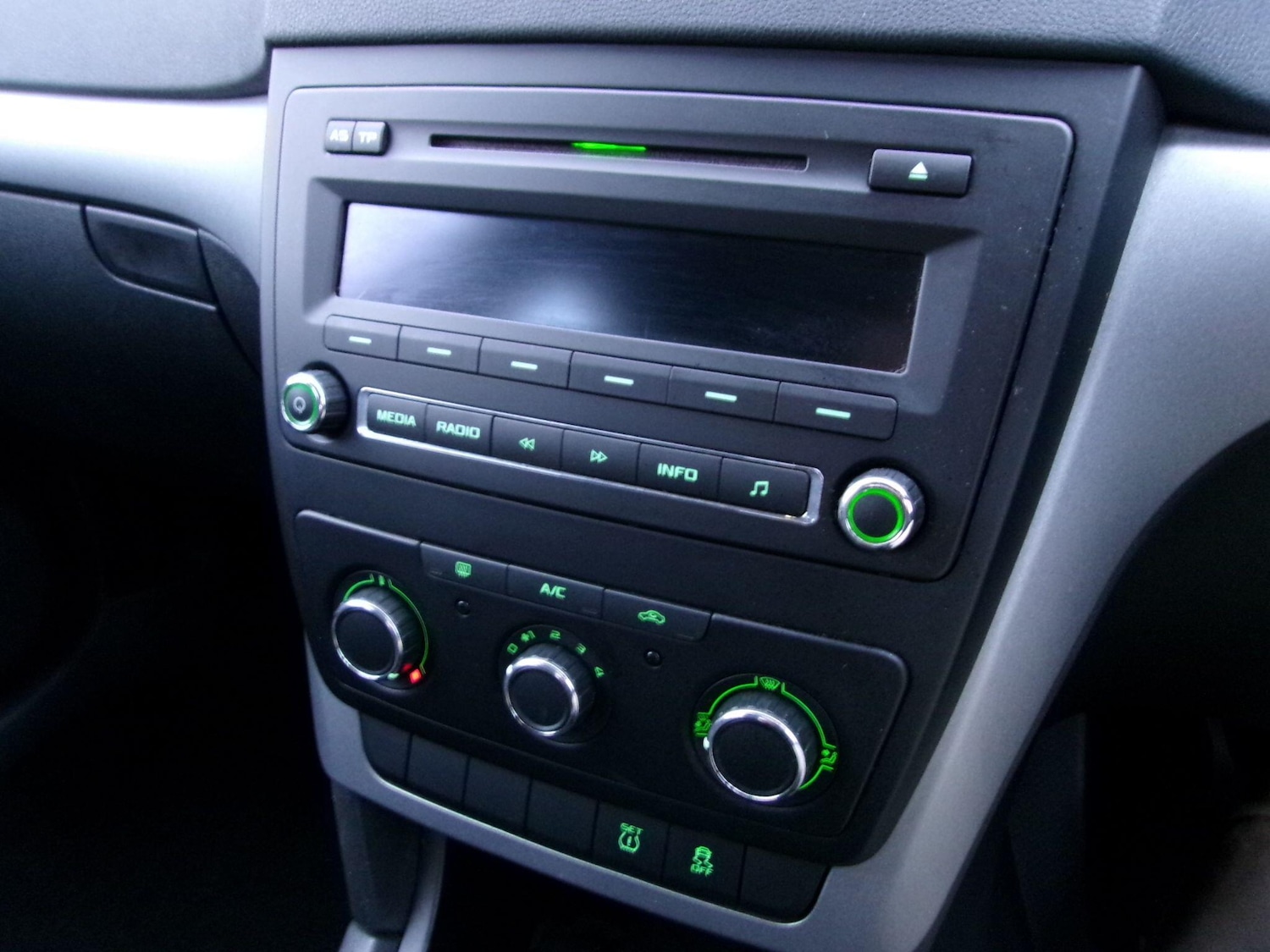 Used Skoda Yeti 2015 for sale - 77029517: Photo 14