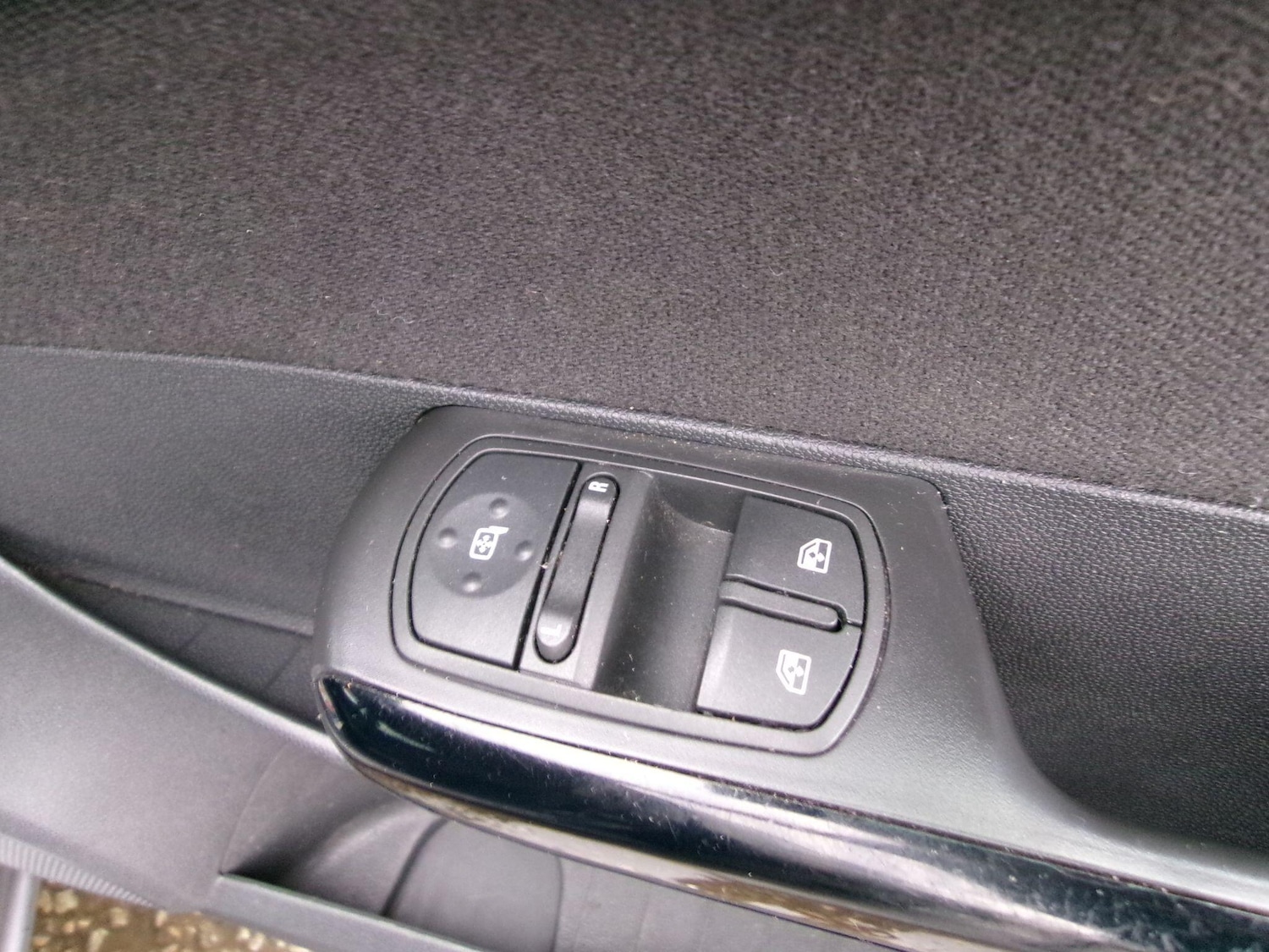 Used Vauxhall Corsa 2011 for sale - 76562438: Photo 17