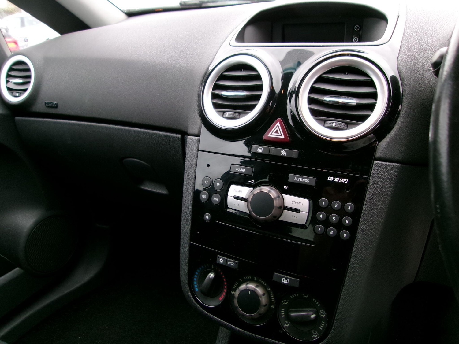 Used Vauxhall Corsa 2011 for sale - 76562438: Photo 40