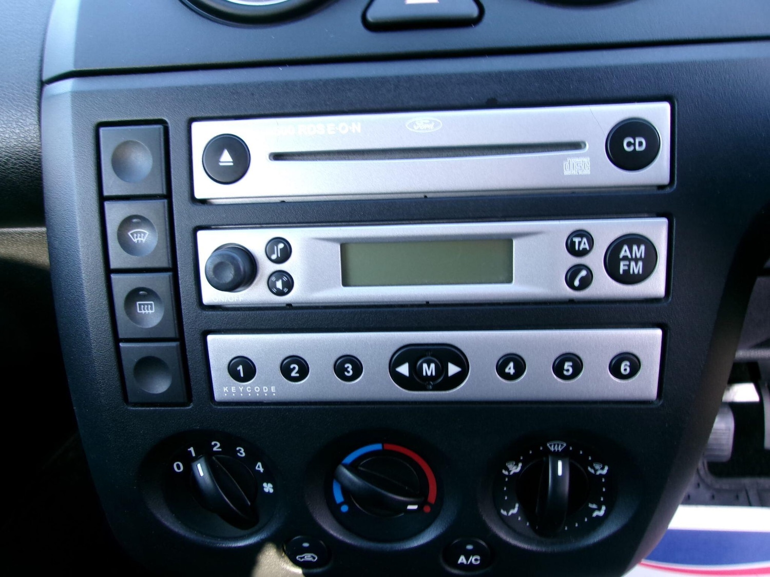 Used Ford Fiesta 2004 for sale - 77016061: Photo 25