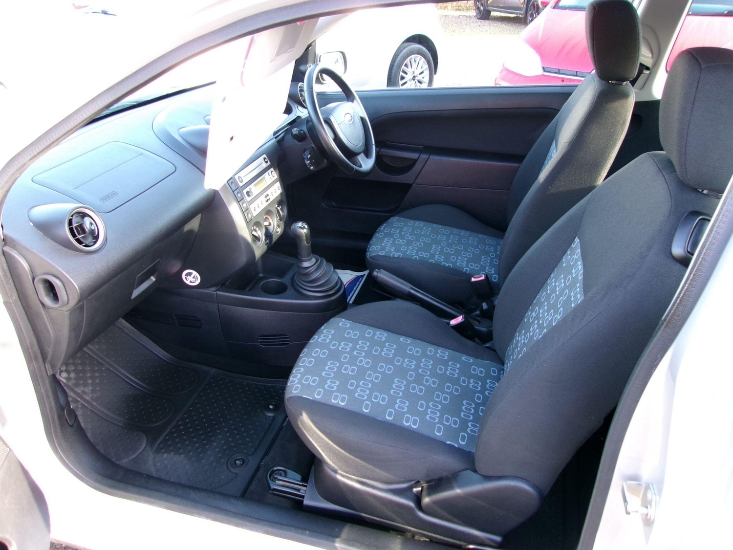 Used Ford Fiesta 2004 for sale - 77016061: Photo 29