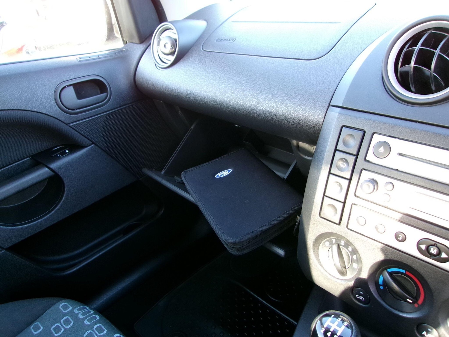 Used Ford Fiesta 2004 for sale - 77016061: Photo 32