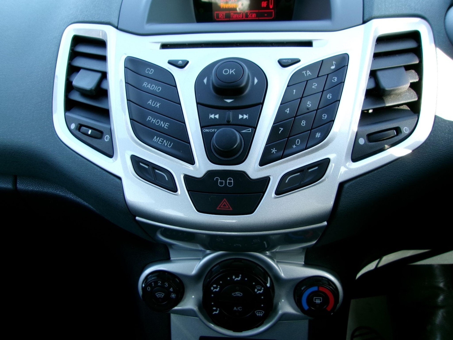 Used Ford Fiesta 2010 for sale - 77769210: Photo 31