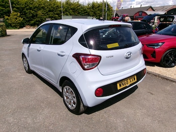 Used Hyundai i10 2018 for sale - 75857932: Photo