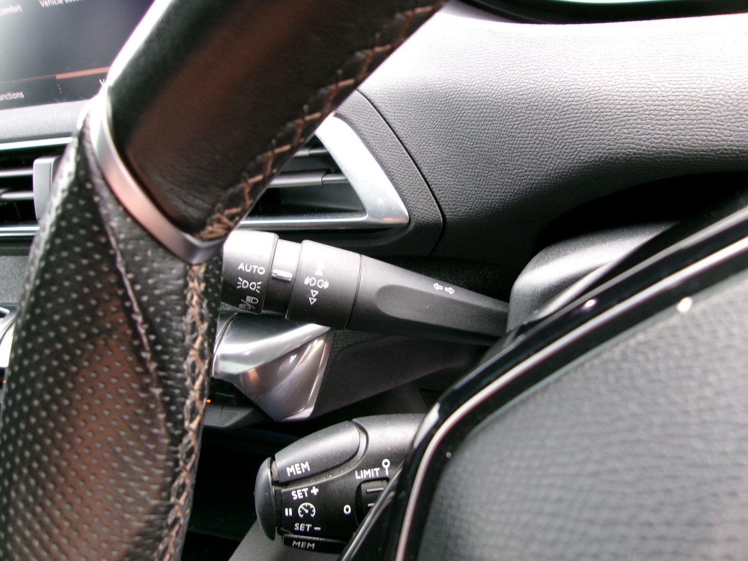 Used Peugeot 3008 for sale - 77852789: Photo 24