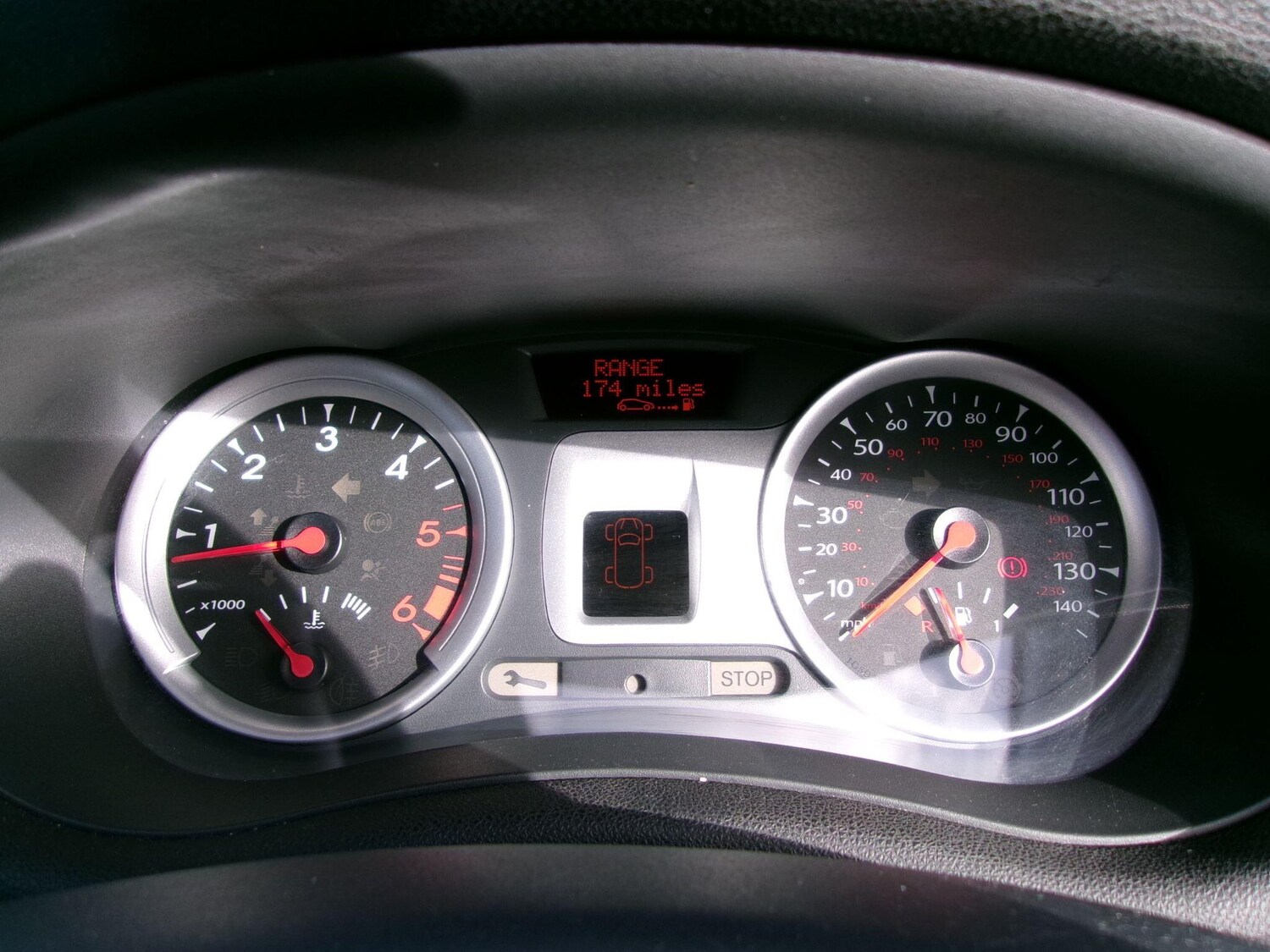 Used Renault Clio 2011 for sale - 76175035: Photo 29