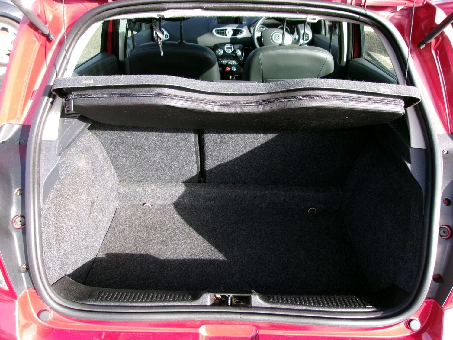 Used Renault Clio 2011 for sale - 76175035: Photo 31