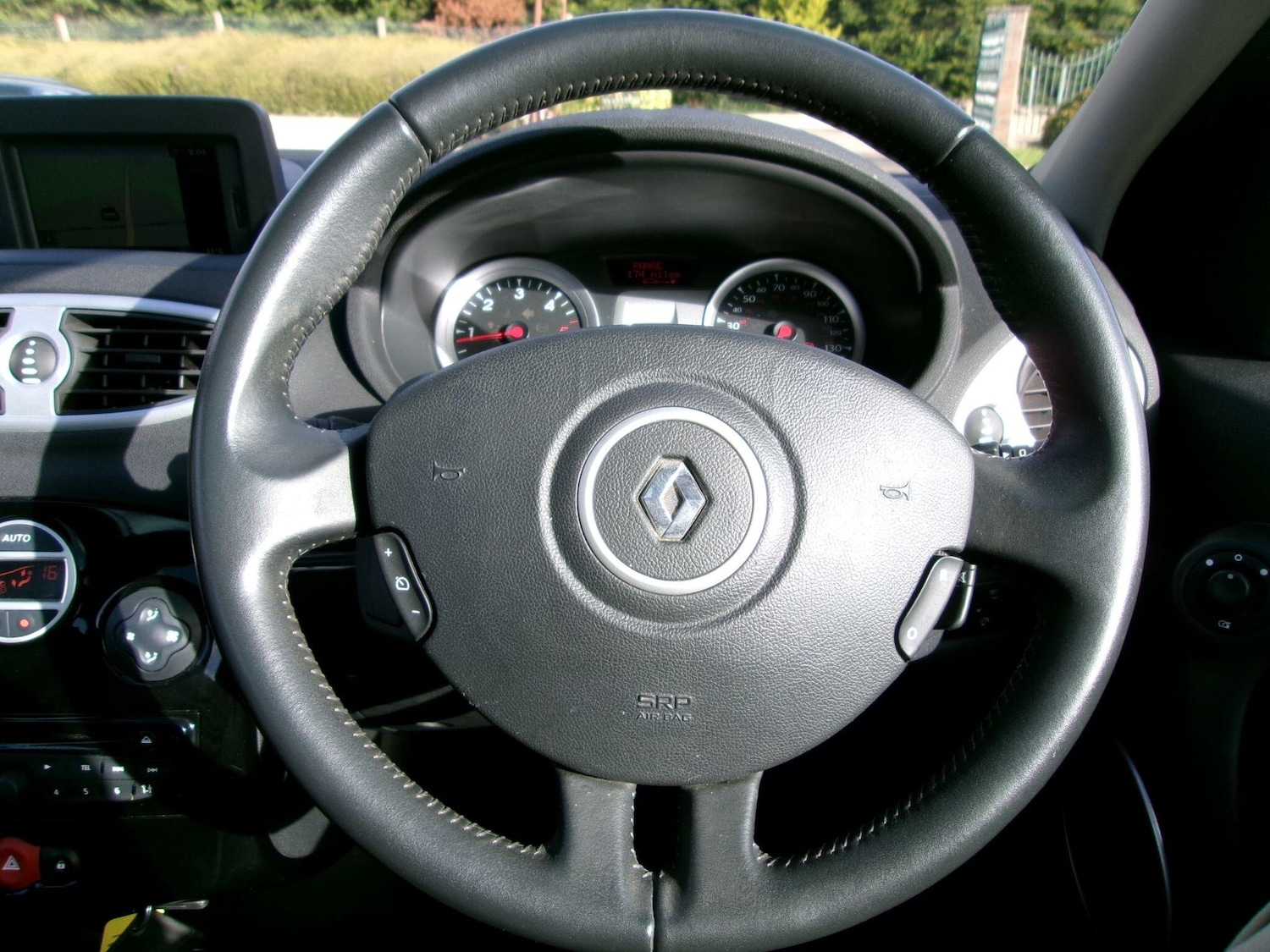 Used Renault Clio 2011 for sale - 76175035: Photo 33