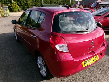 Used Renault Clio 2011 for sale - 76175035: Photo
