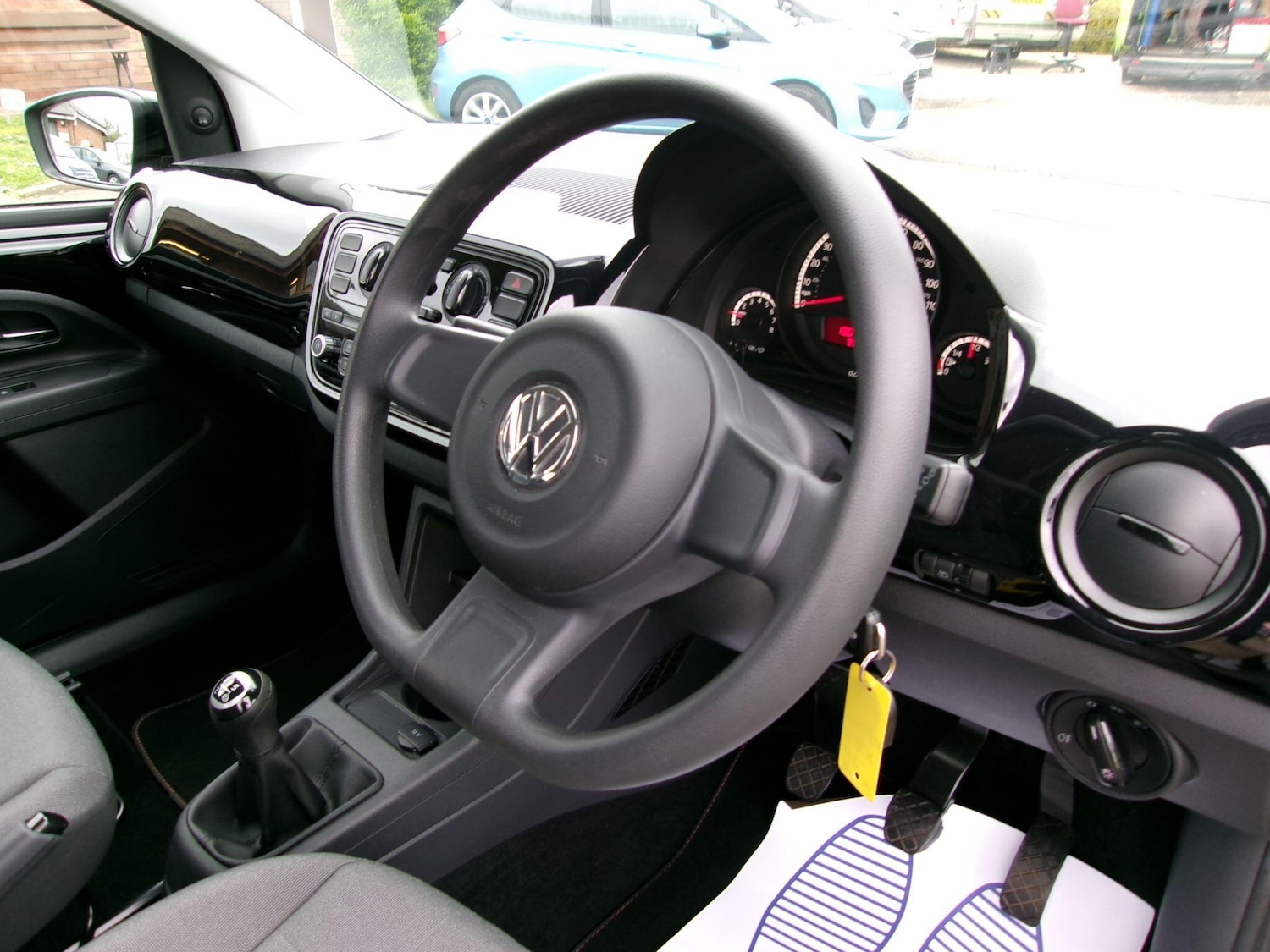 Used Volkswagen up! 2014 for sale - 78101342: Photo 26
