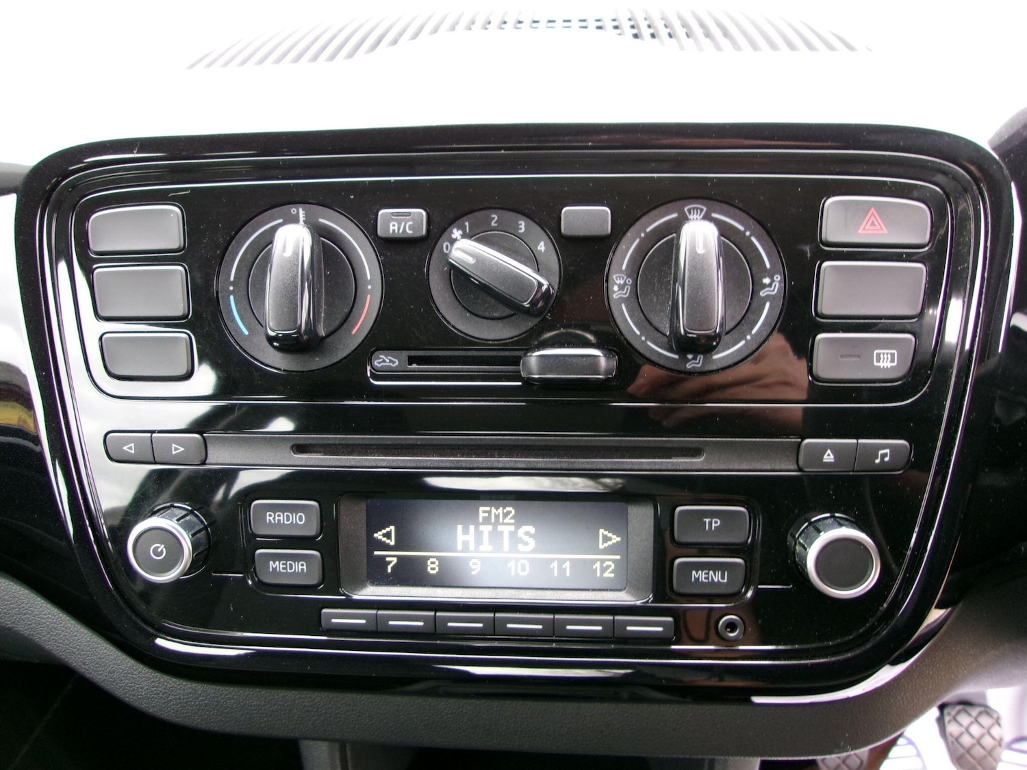 Used Volkswagen up! 2014 for sale - 78101342: Photo 32