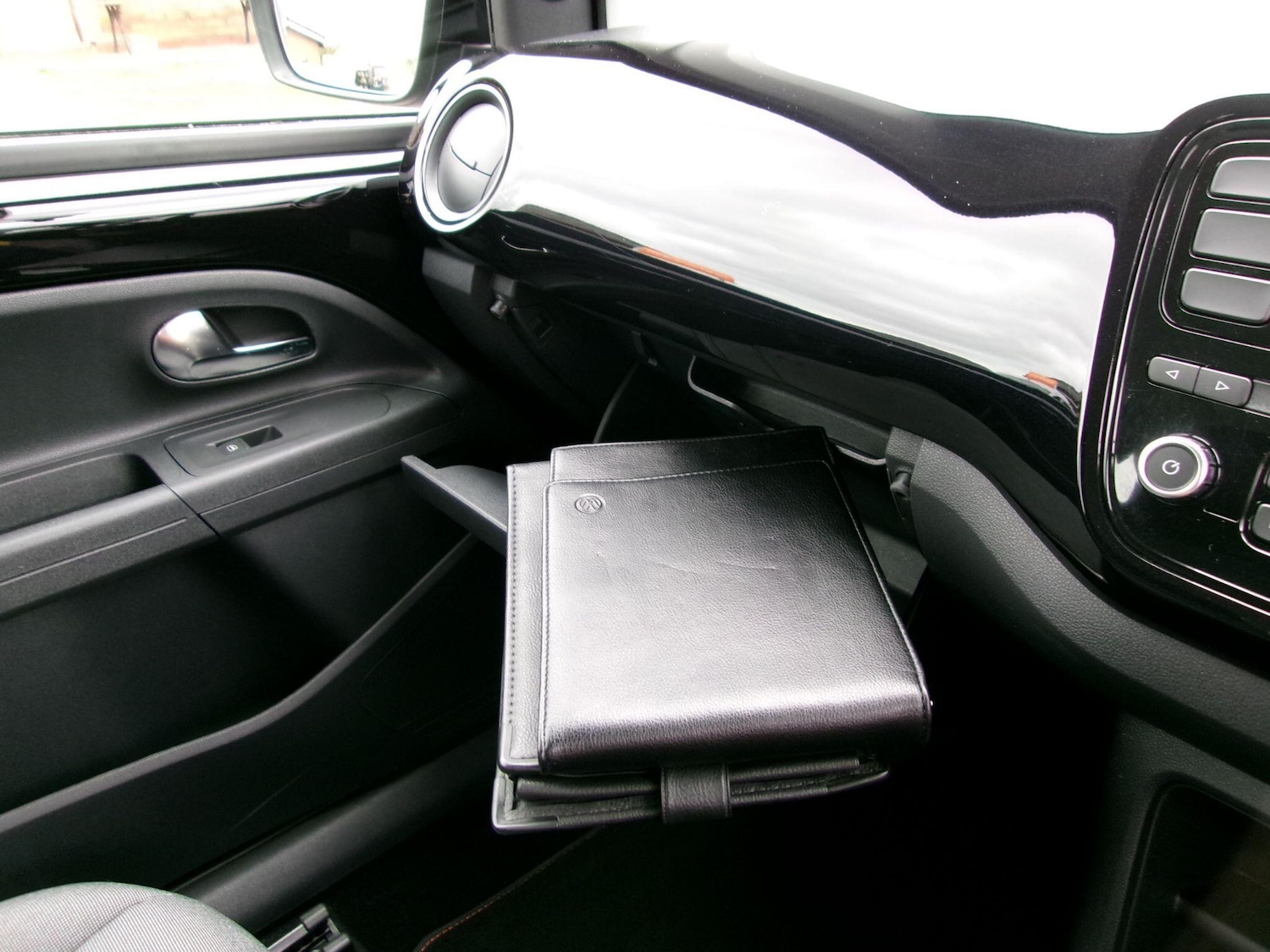 Used Volkswagen up! 2014 for sale - 78101342: Photo 33